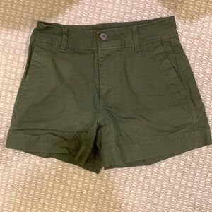Green modest high rise shorts size 6 women’s